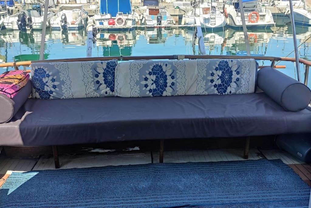 Precioso Barco En Barcelona Hotel บาดาโลนา ภายนอก รูปภาพ
