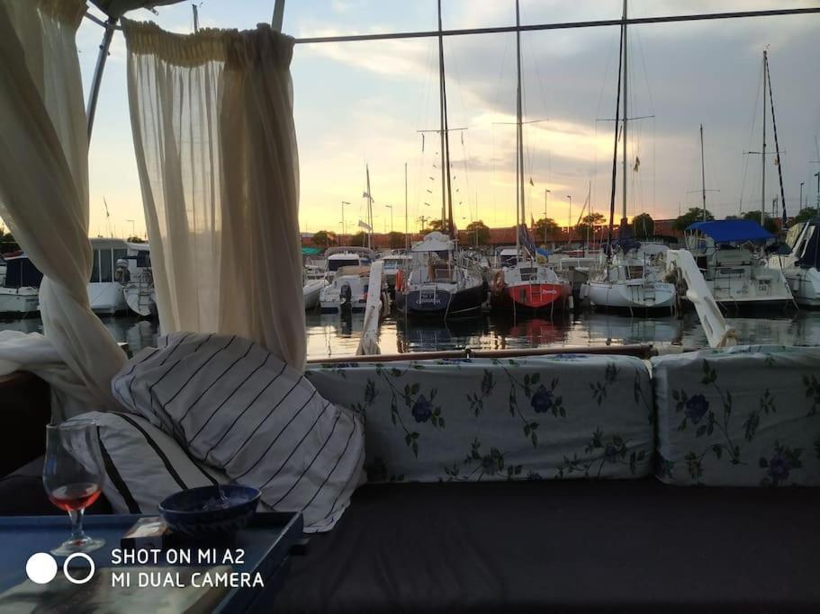 Precioso Barco En Barcelona Hotel บาดาโลนา ภายนอก รูปภาพ