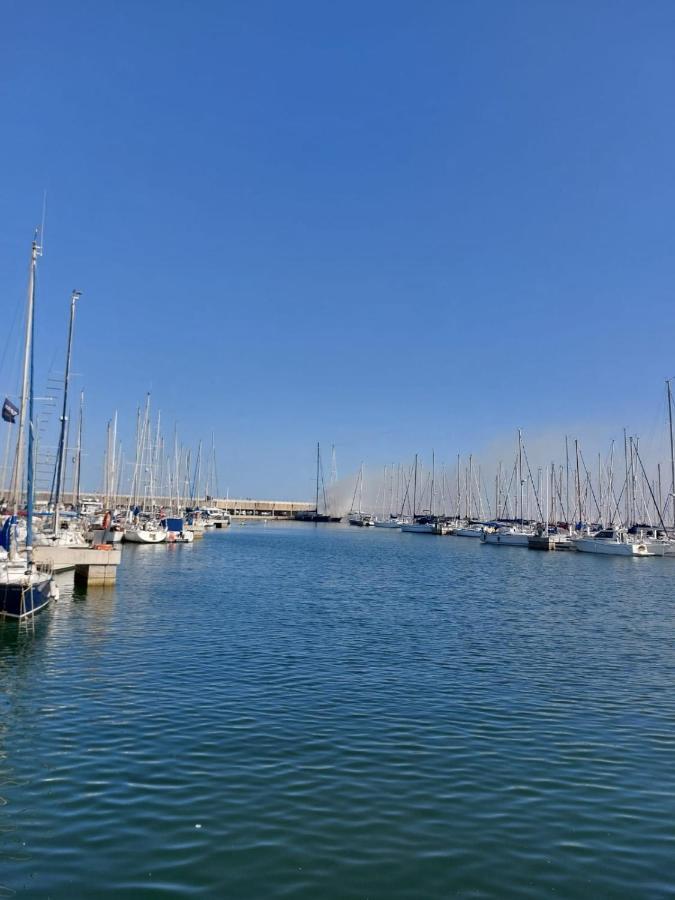 Precioso Barco En Barcelona Hotel บาดาโลนา ภายนอก รูปภาพ