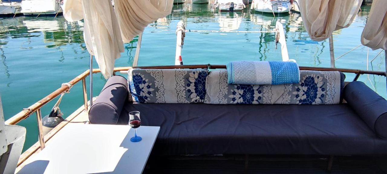 Precioso Barco En Barcelona Hotel บาดาโลนา ภายนอก รูปภาพ