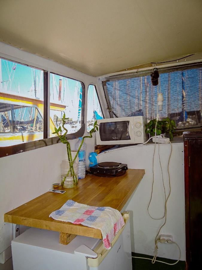 Precioso Barco En Barcelona Hotel บาดาโลนา ภายนอก รูปภาพ