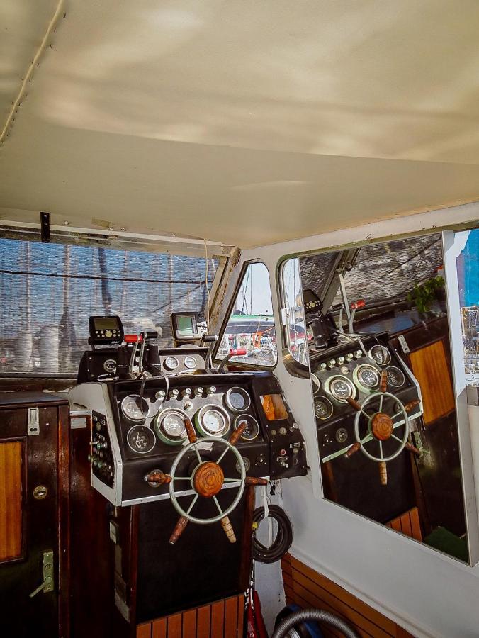 Precioso Barco En Barcelona Hotel บาดาโลนา ภายนอก รูปภาพ