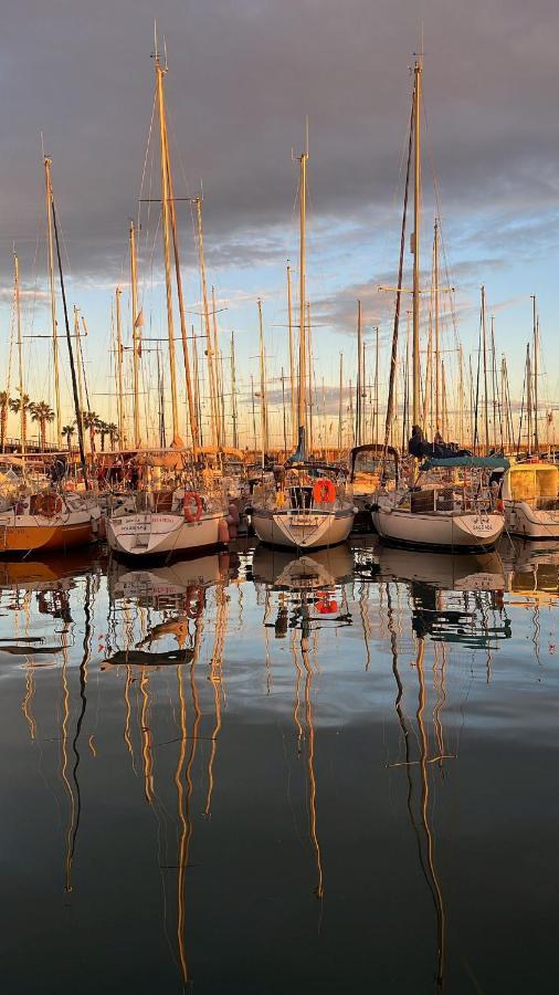 Precioso Barco En Barcelona Hotel บาดาโลนา ภายนอก รูปภาพ