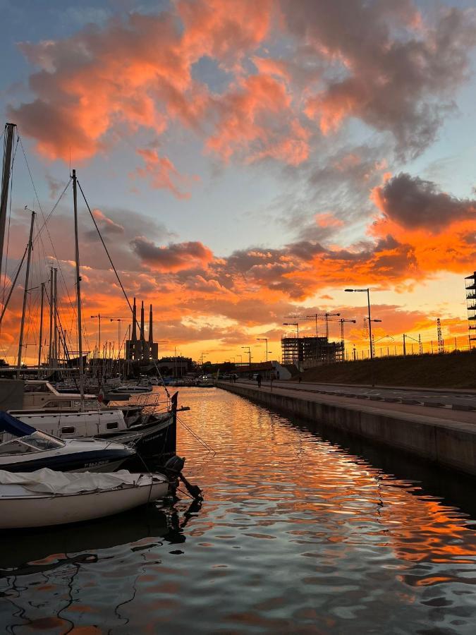 Precioso Barco En Barcelona Hotel บาดาโลนา ภายนอก รูปภาพ